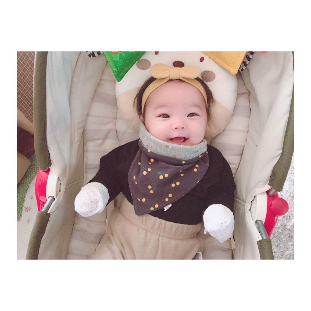 J30NJUNGK0oK's tweet image. Hj o appa lele me vestiu de marrom e colocou até babador pq eu tenho babado muito...
A minha bbzinha ta crescendo muito rápido e eu não to sabendo lidar! ♡                {@J30NJUNGK0oK} {@02WNHS}