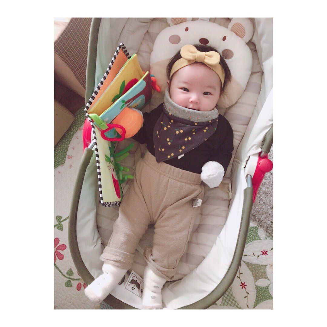 J30NJUNGK0oK's tweet image. Hj o appa lele me vestiu de marrom e colocou até babador pq eu tenho babado muito...
A minha bbzinha ta crescendo muito rápido e eu não to sabendo lidar! ♡                {@J30NJUNGK0oK} {@02WNHS}