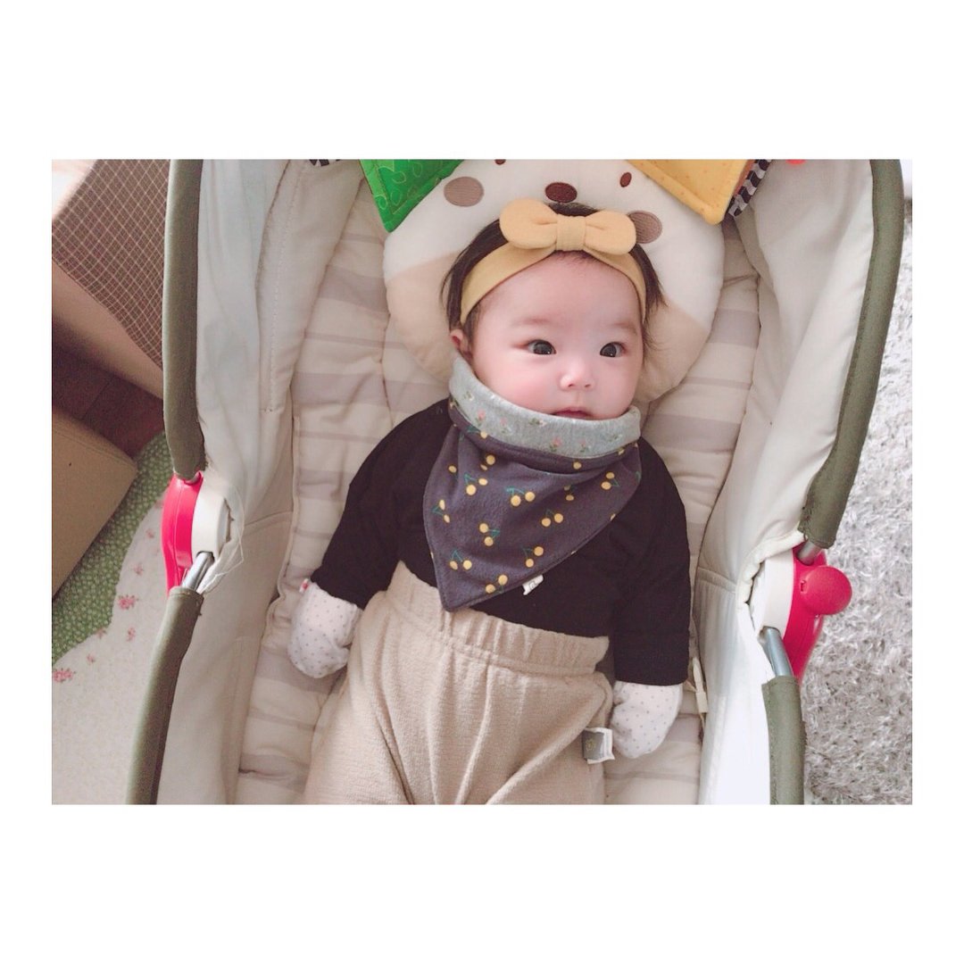 J30NJUNGK0oK's tweet image. Hj o appa lele me vestiu de marrom e colocou até babador pq eu tenho babado muito...
A minha bbzinha ta crescendo muito rápido e eu não to sabendo lidar! ♡                {@J30NJUNGK0oK} {@02WNHS}