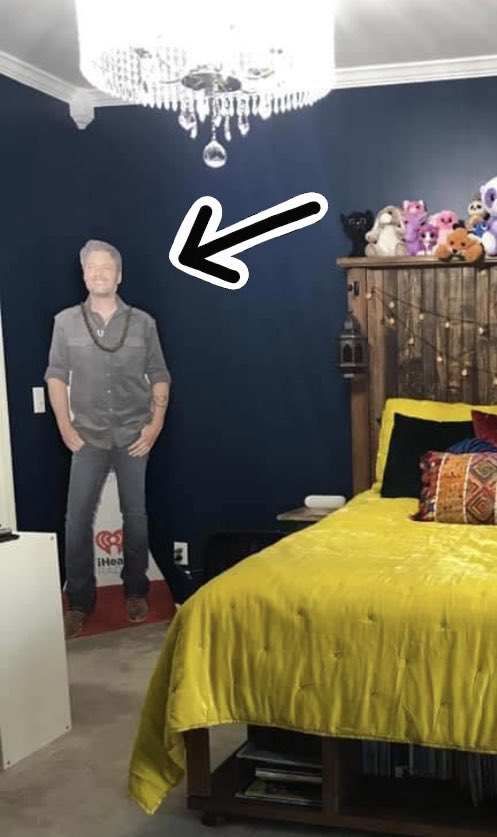 mollyscottr's tweet photo. @blakeshelton Chloe is in the ICU fighting COVID. She has had some pretty tough days lately, and has a long road ahead of her. Chloe is OBSESSED with you, Blake! She has a life-sized cutout of you in her bedroom, and calls you her “husband”. PLEASE give Chloe a video shoutout!!! https://t.co/An1Fjix5Td