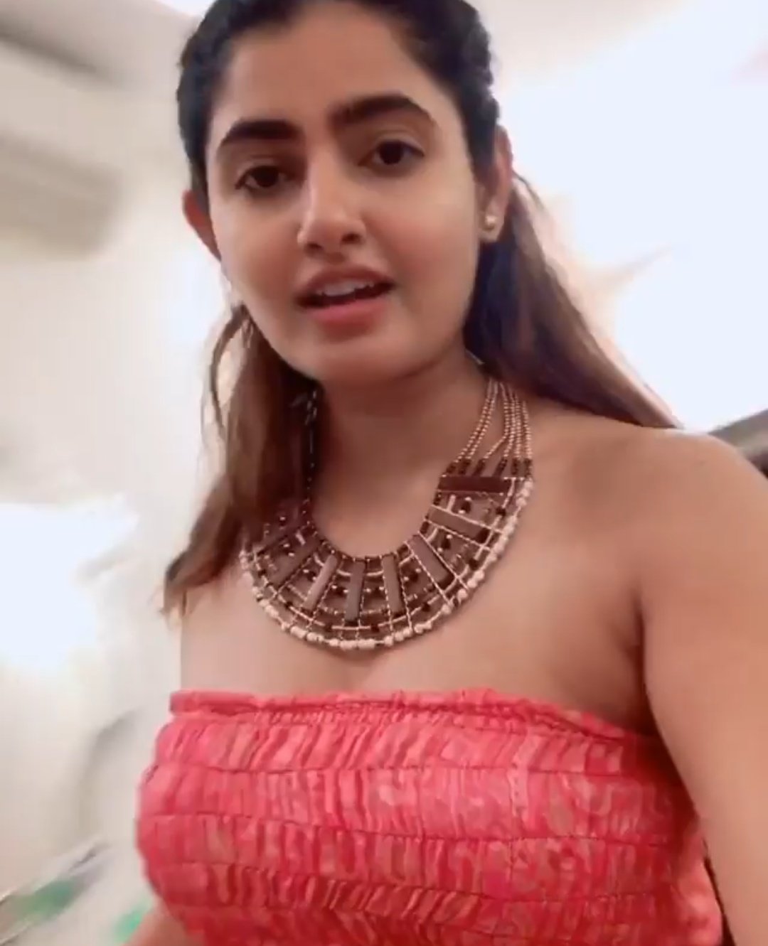 EfVllaZU0AAjfHS?format=jpg&name=large