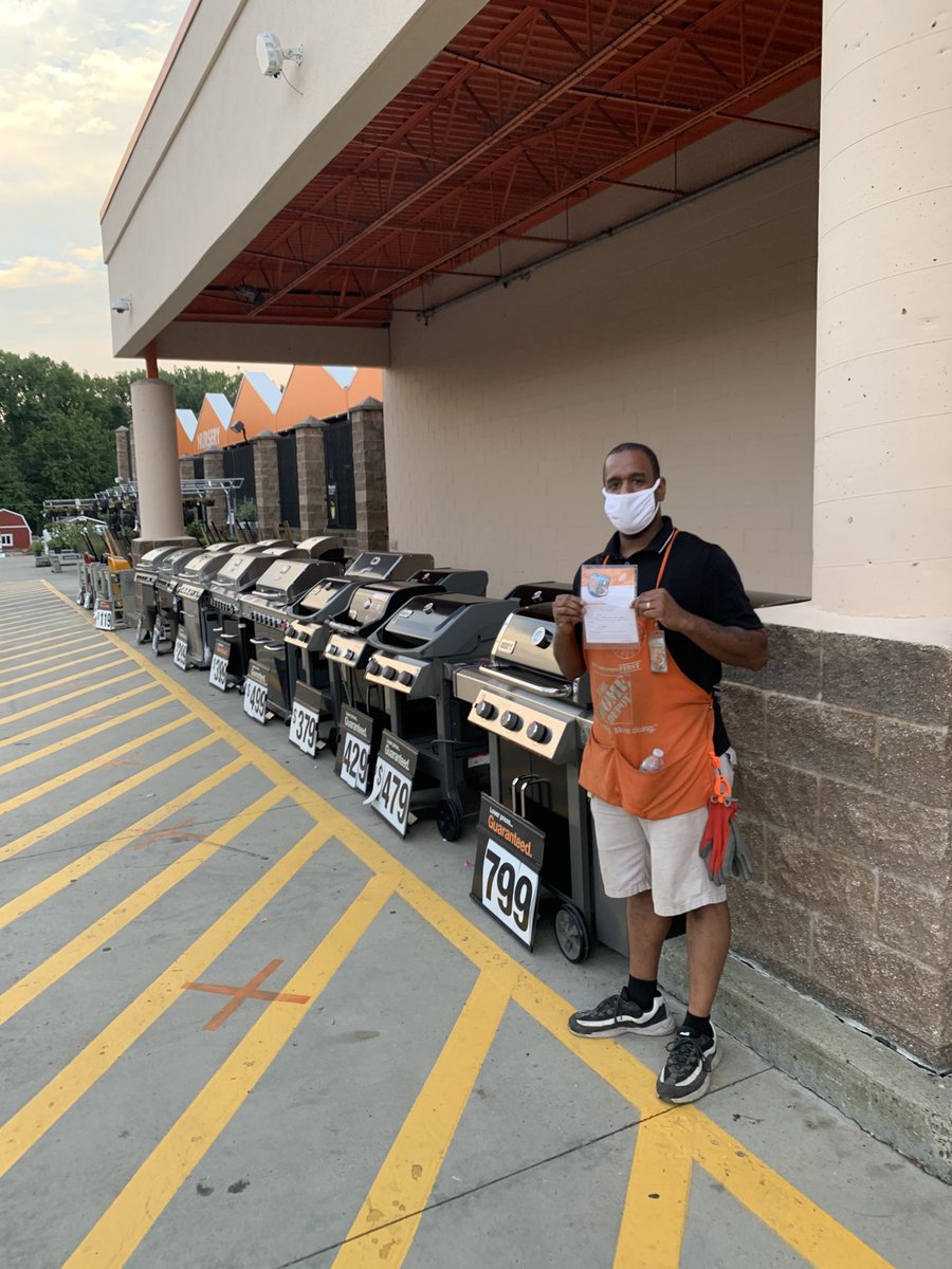 jimv70789506's tweet photo. Great job filling and organizing grills #d32proud ⁦@scottgseam⁩ https://t.co/MjjMOcCi2X