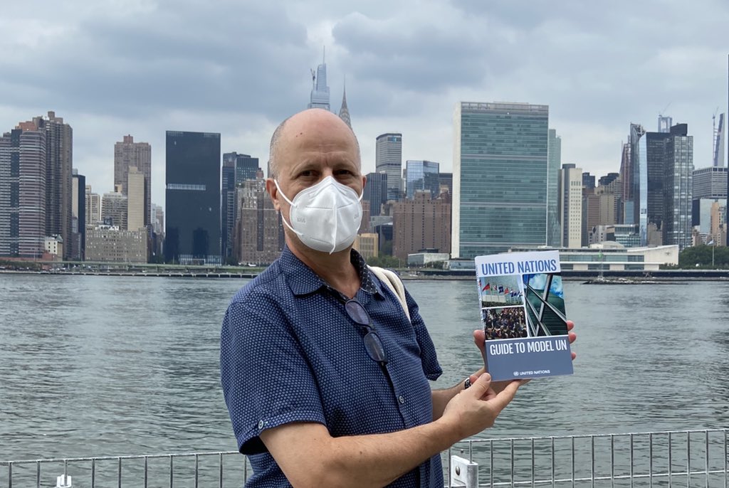 MaherNasserUN's tweet photo. Meet @UN’s first ever Guide to #ModelUN, practical guidance, tips, history, context and information based on how the UN actually works. Coming soon to #UNBookshop, https://t.co/e0ci2ClV6O and a bookshop near you! #UN4MUN  Can you organize a virtual #MUN in times of #COVID19? https://t.co/afJL8o5nMq