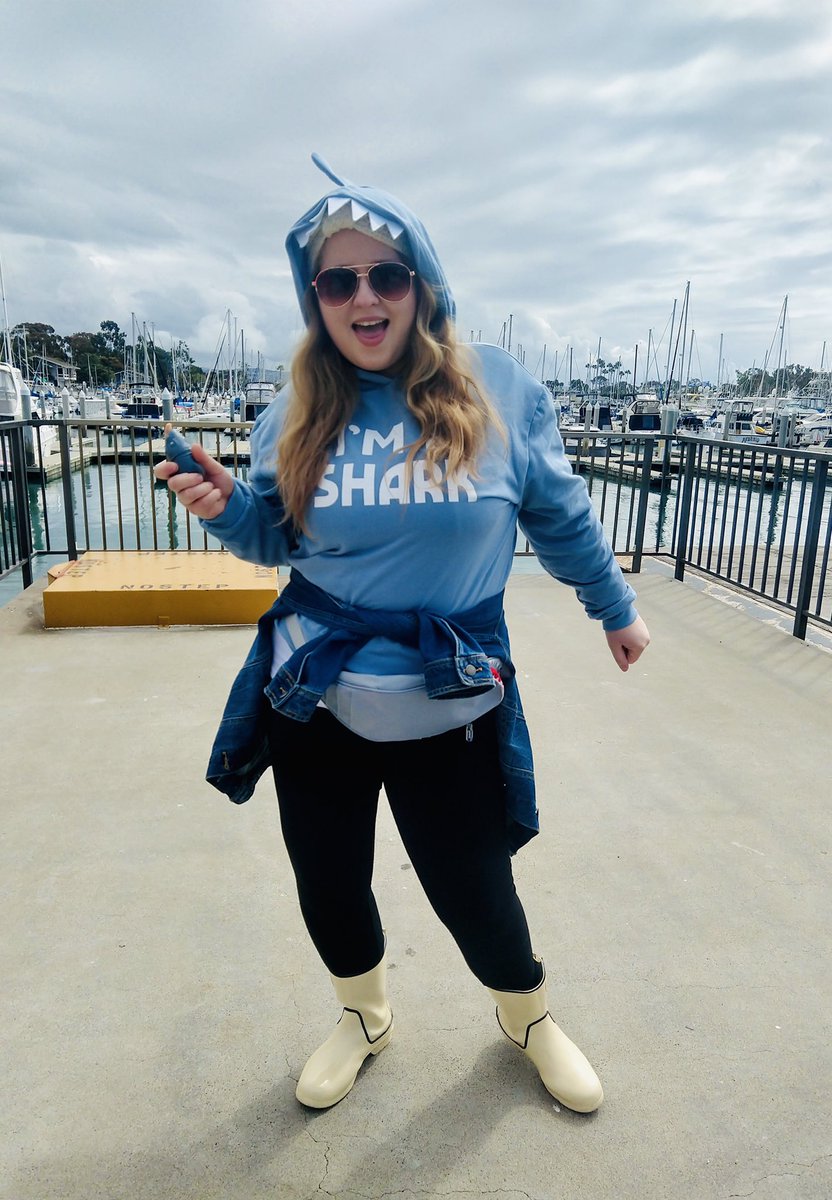Amy_Loren_'s tweet photo. @IslanderCrew it’s my number 1 bucket list wish and biggest dream to win the #sharkweeksweepstakes on #JoshGatesTonight I mean, look at me! I literally scream SHARK!! https://t.co/xeZ7q35jwA