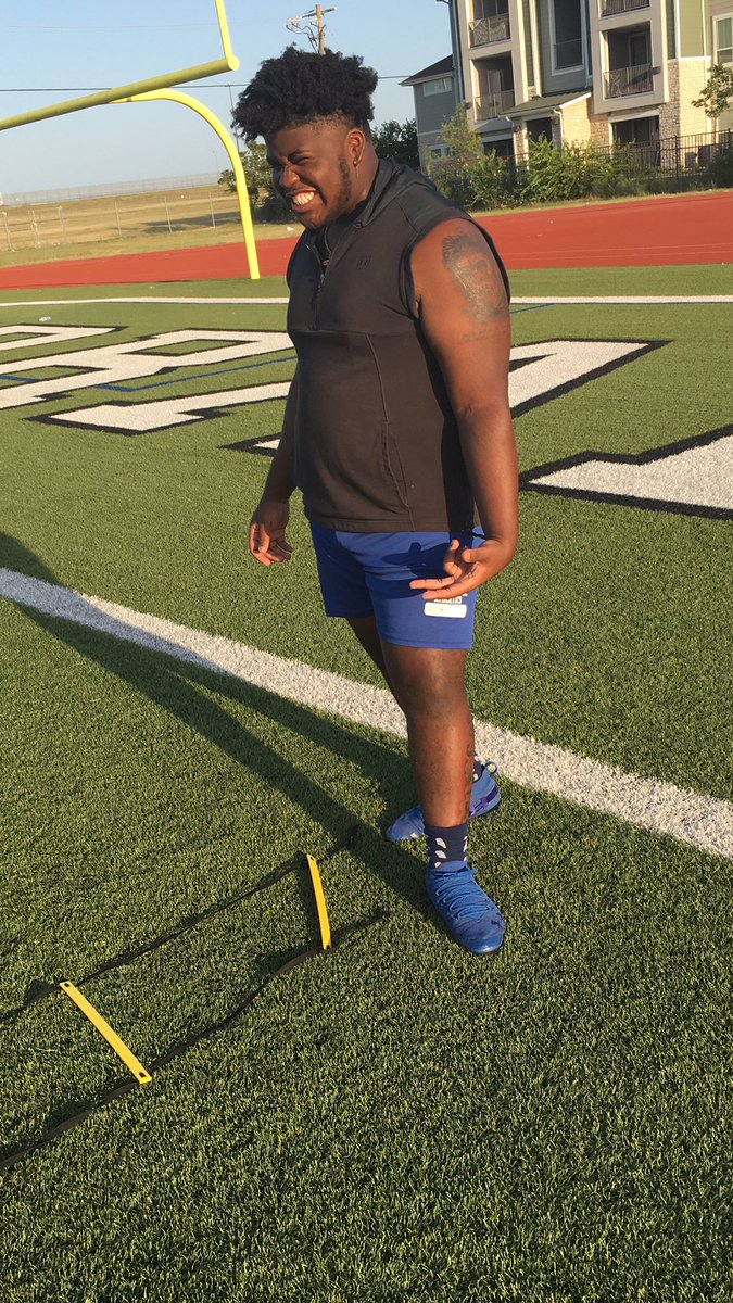 Allahray1's tweet photo. Appreciate my boy @NeimanRodgers working out with me on his birthday helping me get better on the line 💯🤍 @GrantDavis @_CoachCoop_  @coach_hudgins https://t.co/ZLWtaRbIpR