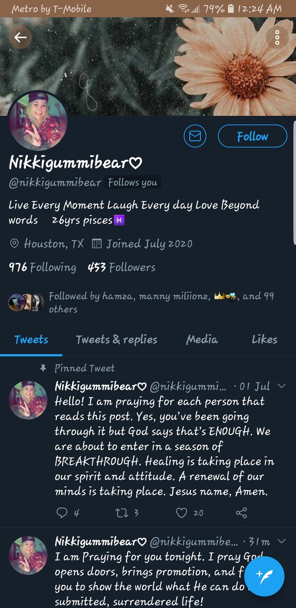 Everyone follow my new Twitter  . <a href="/nikkigummibear/">Nikkigummibear♡</a>