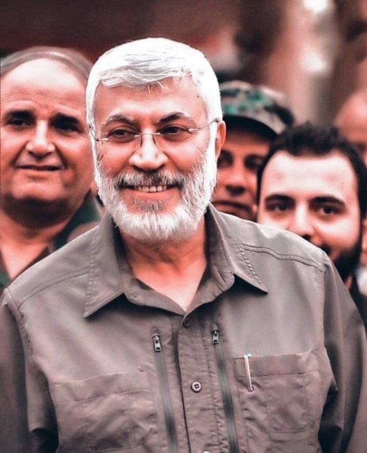 انظروا لوجههْ ولا تَلومونا على حُبه .. فنحنُ لَم نَشهد وجوه أصحاب علي ع .. ماأجمَلكْ ياجمال ومااجمل رِزقك يارَب حين رَزقَتنا شَرف اتِباعه والعمل بإمرتهِ ❤️