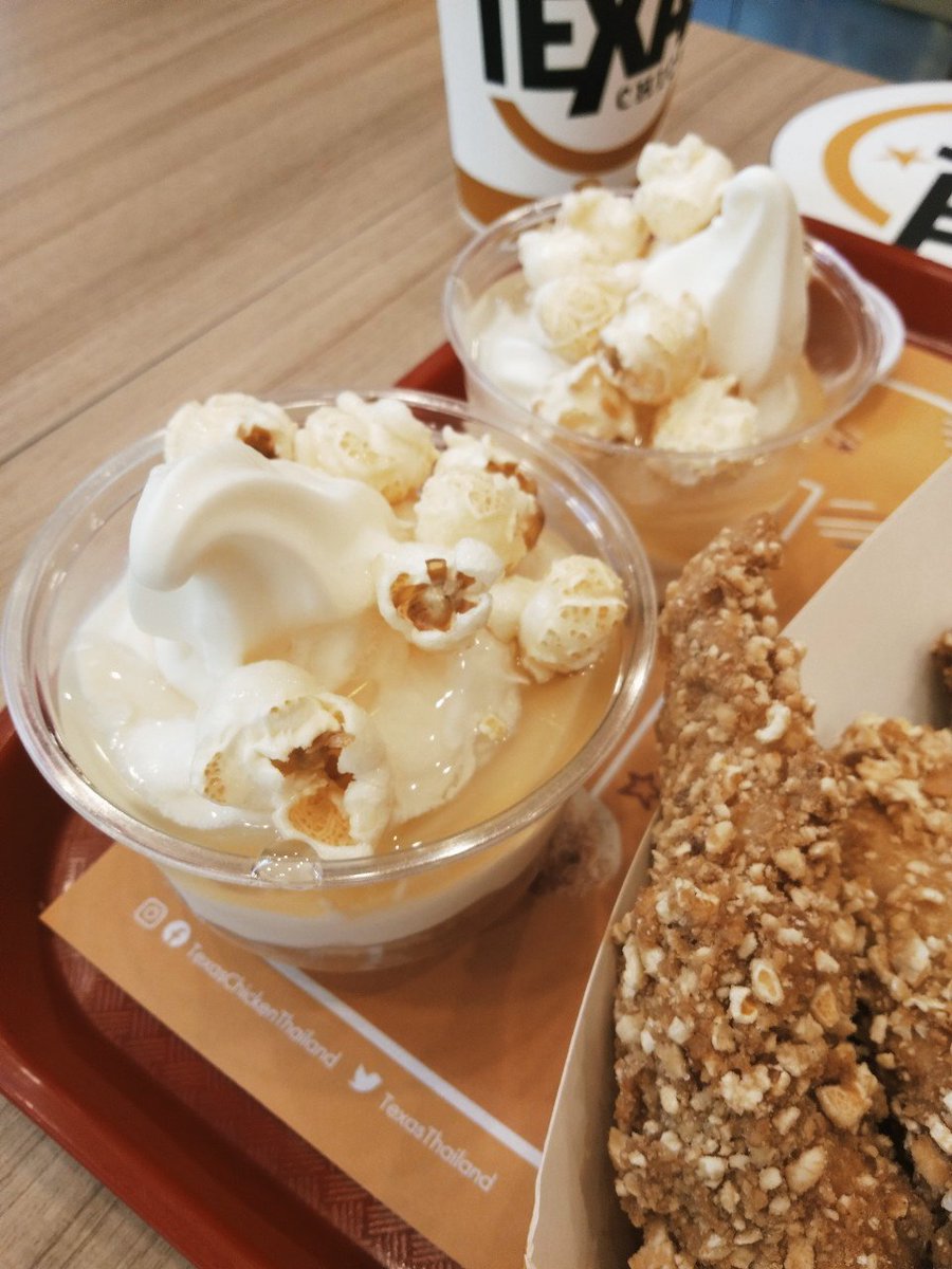 lollypuppyy's tweet photo. ทุกคน Texas Chicken มีเมนูมาให้สาวกป๊อบคอร์นทั้งหลายได้ฟินกันแล้วนะ ทั้งไก่กรอบคลุกเคล้าคริสปี้กลิ่นป๊อบคอร์นและไก่ไม่มีกระดูก ตบด้วยของหวานอย่าง ป๊อบคอร์นชอร์ตเค้กและไอศกรีมป๊อบคอร์นซันเด ตั้งแต่วันนี้ - 23 สิงหาห้ามพลาดดด 
#ไก่กรอบป๊อบคอร์นนี่ว้าว #Popcornival
#TexasChickkenTH https://t.co/8S193wcjKn