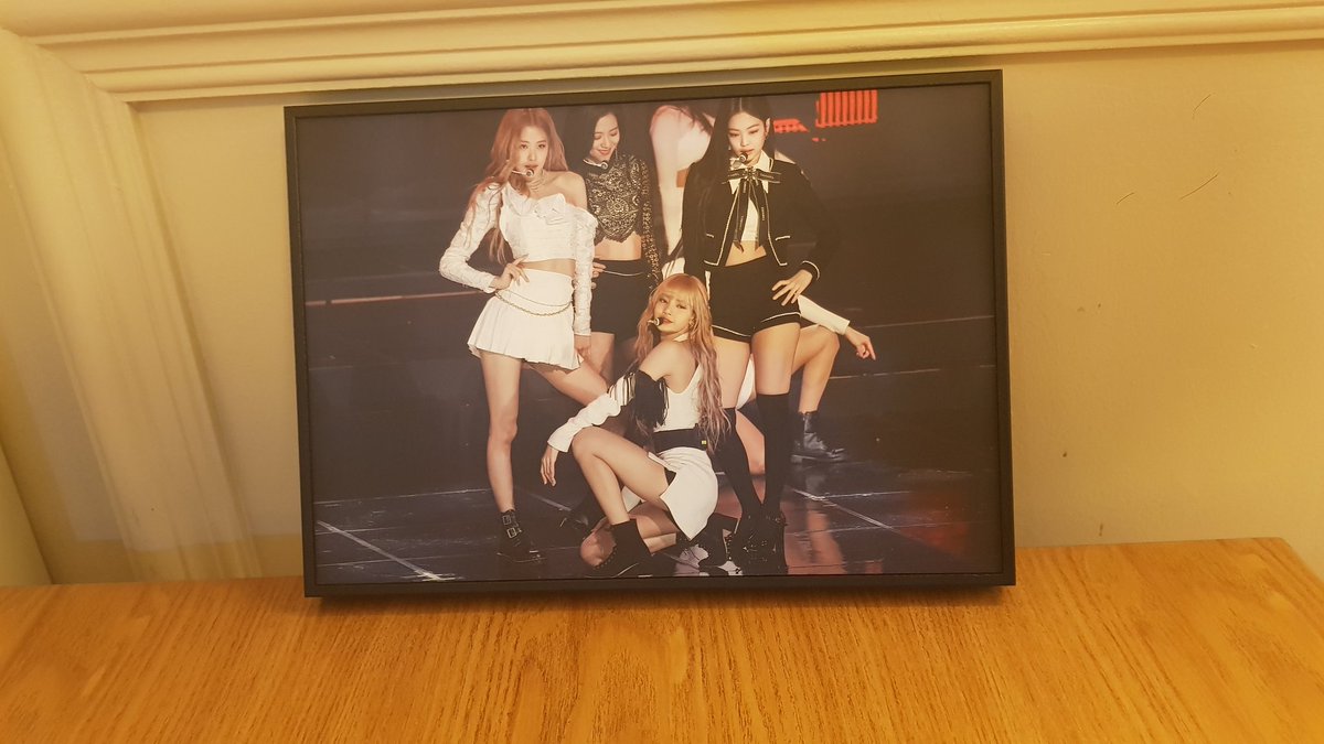 <a href="/lliFoxy327/">ʙʟᴀᴄᴋғᴏxʏ</a> 
오늘 카페가서 수령했습니다❤
단체사진 블핑이들 너무 영롱해요😭😭
카페 이벤트도 너무 행복했는데 당첨까지 되고ㅠㅠ 감사합니다❤❤