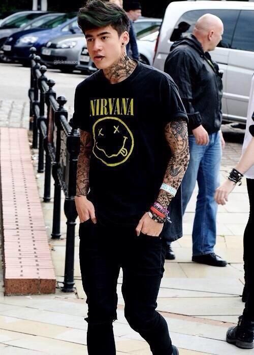here’s a little thread of 5SOS punk edits i found on pinterest accidentally because i’m laughing so hard