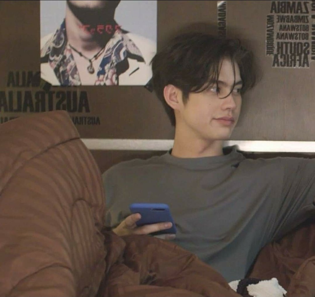 KruNa2712's tweet image. ชั้น..ผู้ซึ่งอยู่ #ทีมเมียสารวัตร มาโดยตลอด ยังคงปักหลักอย่างเหนียวแน่นไม่คิดเคลื่อนย้ายไปไหน สารวัตรทำให้เรารู้สึกได้เสมอในทุกๆการแสดงออก ทุกๆการกระทำ มันสื่อออกมาได้ชัดเจน และใช่ค่ะสารวัตร=ไบร์ท น้องแสดงออกทางสายตาได้ดีเหลือเกินจริงๆ #bbrightvc 
#ยังคั่นกู