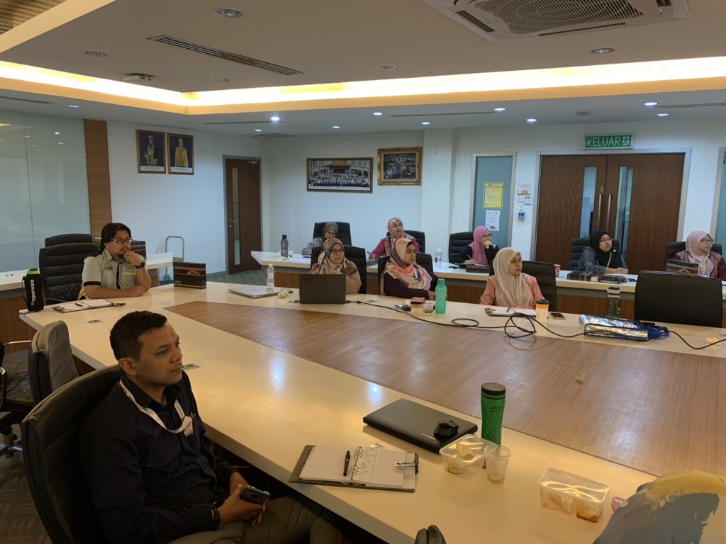zmariz1's tweet photo. Happening now, @mirosroadsafety is conducting Road Safety Inspection ( #RSI ) internal refresher course, toward @STANDARDS_MY #MIBAS accreditation. @MOTMalaysia @JKRMalaysia @LLMrasmi @SuretSingh @AnwarKA01 https://t.co/JuuJqTH28M