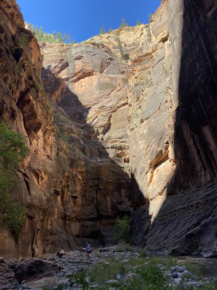 Went hiking in the Narrows yesterday in Zion National Park, easily one of the most incredible places on the planet. If you enjoy being out in nature or hiking even remotely, I'd recommend Zion. Super lucky to live this close to it.(Photo Thread)1/13