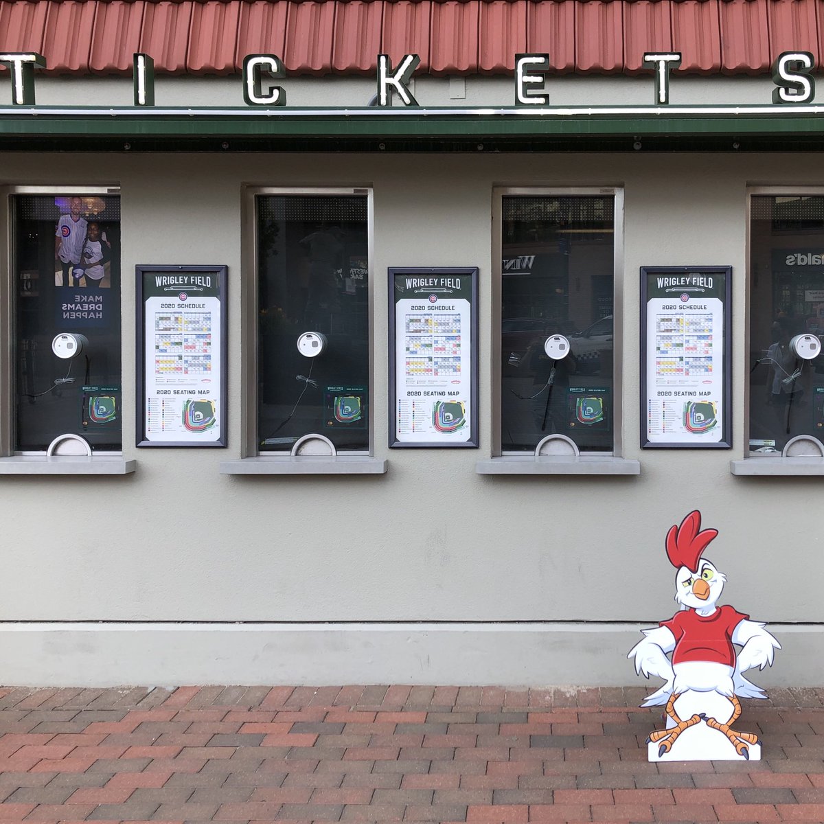 Risky_Chicken's tweet photo. Independent Chicken wanted a ticket, but no chickens (or humans) are allowed. #RiskyChicken #IndependentChicken #Chicago #Cubs #WrigleyField #BoardGames https://t.co/Oy3XlH0nPe