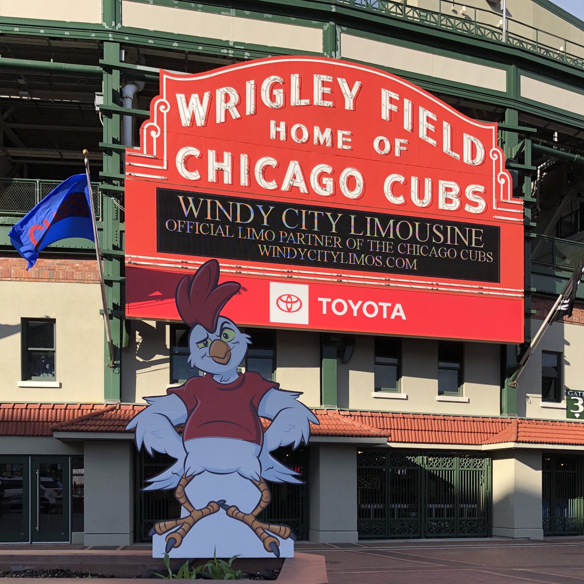 Risky_Chicken's tweet photo. Independent Chicken wanted a ticket, but no chickens (or humans) are allowed. #RiskyChicken #IndependentChicken #Chicago #Cubs #WrigleyField #BoardGames https://t.co/Oy3XlH0nPe