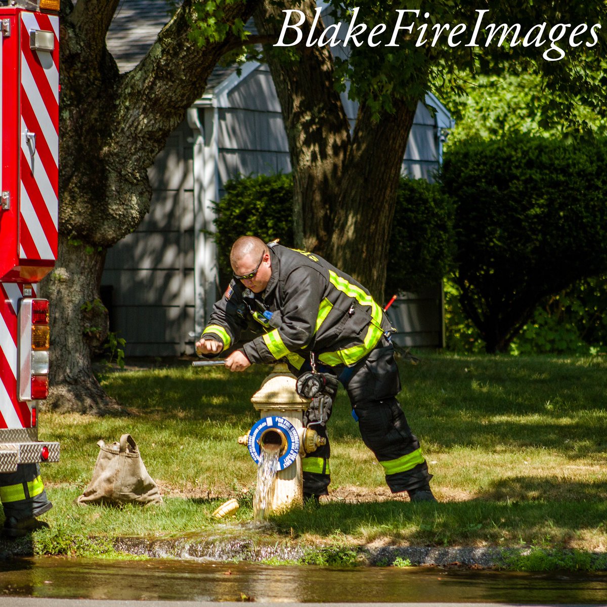 BlakeFireImages's tweet image. Photos from @StratfordCTFire on scene of a smoke in a residence on Delaware Dr last week