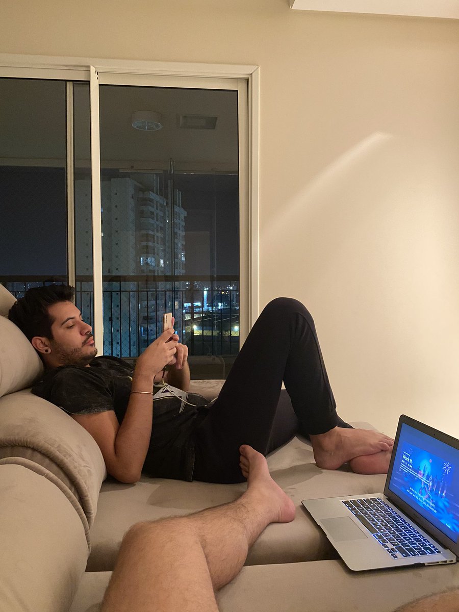 vittor's tweet photo. era só um contatinho no tinder e hoje estamos mobilhando nossa casa https://t.co/Q1a0pUnnXk
