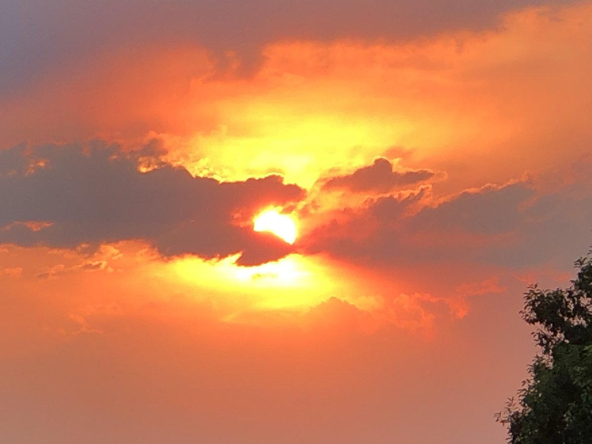 rgchip's tweet image. Fiery Colorado sunset! @9NEWS