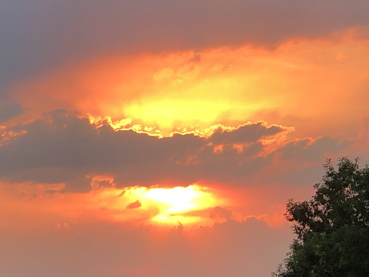 rgchip's tweet image. Fiery Colorado sunset! @9NEWS