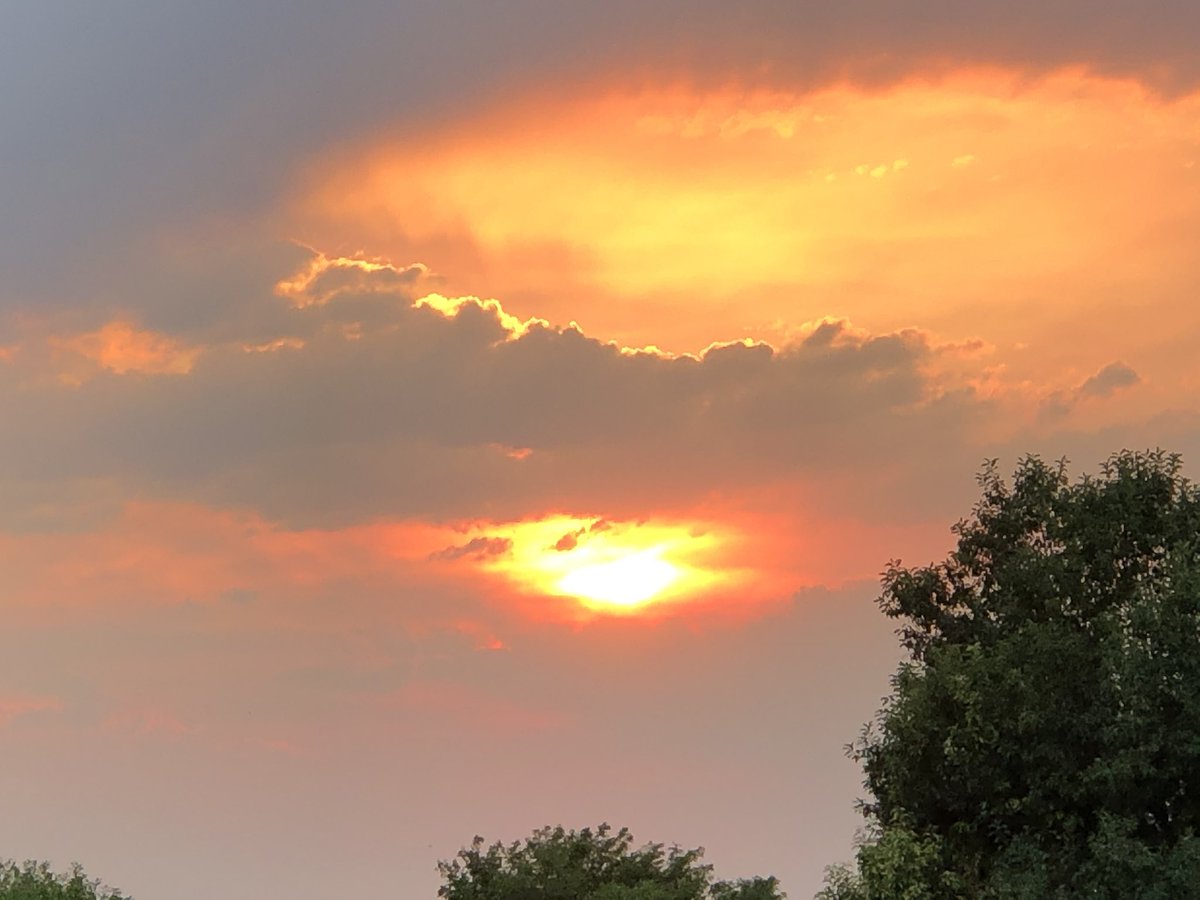 rgchip's tweet image. Fiery Colorado sunset! @9NEWS