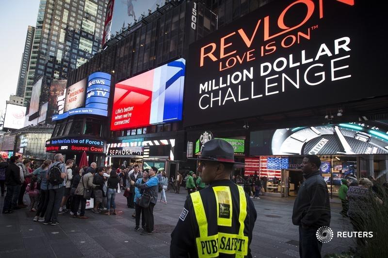 Revlon faces lender lawsuit over transfers of Elizabeth Arden, Almay brands reut.rs/3gVqnDo <a href="/MariaChutchian/">Maria Chutchian</a>
