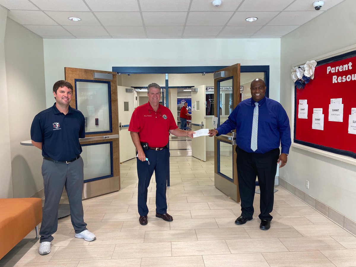DougDistrict5's tweet photo. Always a great day when I get to express to our school administrators my appreciation! I love their passion for our kids! #mymgmcounty https://t.co/k28l1hB1sO