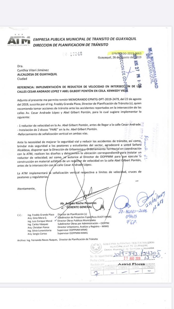 davcansing's tweet photo. 13/08/20 ha transcurrido un año desde que se ingresó oficio para la implementación de un reductor de velocidades y no se ha ejecutado. Hoy un nuevo accidente de transito el cual deja un herido que tuvo q ser trasladado en ambulancia. @andresroche @cynthiaviteri @ATMGuayaquil https://t.co/z8WH47iZMM