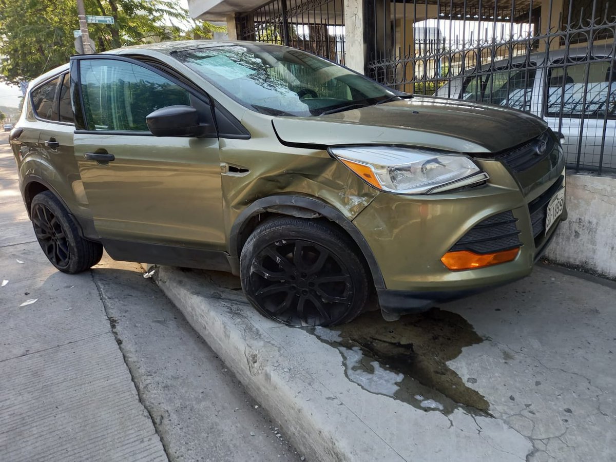 davcansing's tweet photo. 13/08/20 ha transcurrido un año desde que se ingresó oficio para la implementación de un reductor de velocidades y no se ha ejecutado. Hoy un nuevo accidente de transito el cual deja un herido que tuvo q ser trasladado en ambulancia. @andresroche @cynthiaviteri @ATMGuayaquil https://t.co/z8WH47iZMM