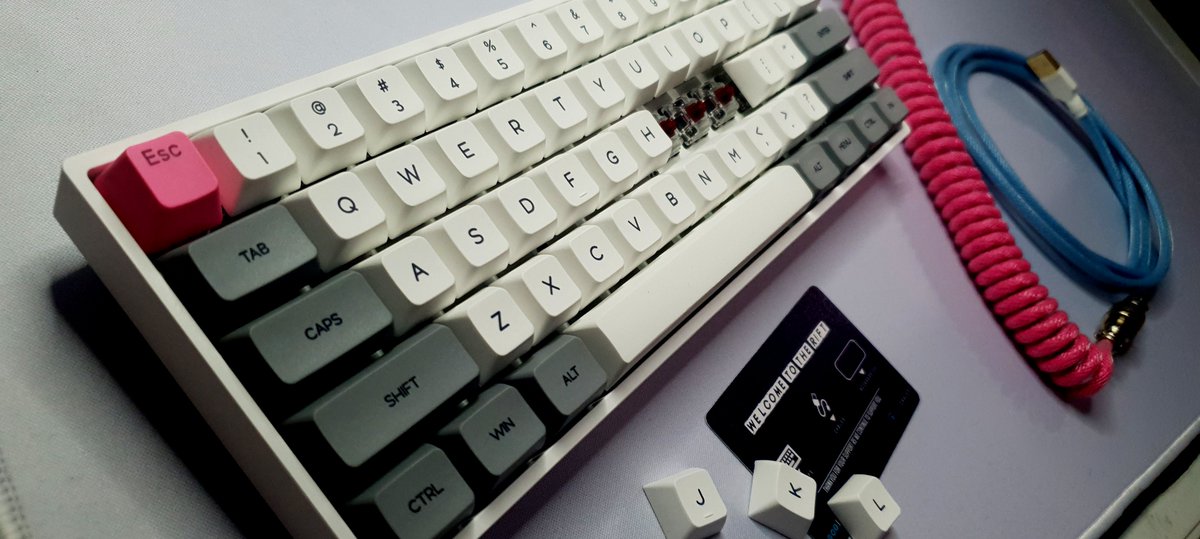 RiftKeys's tweet photo. 🧪We in the Lab doing some product testing
🇨🇭 Thoughts on Optical Switches?????
#fromtheRIFT #mechanicalkeyboard #customcable #PBT
#Riftcables https://t.co/TVJcDBw2jG