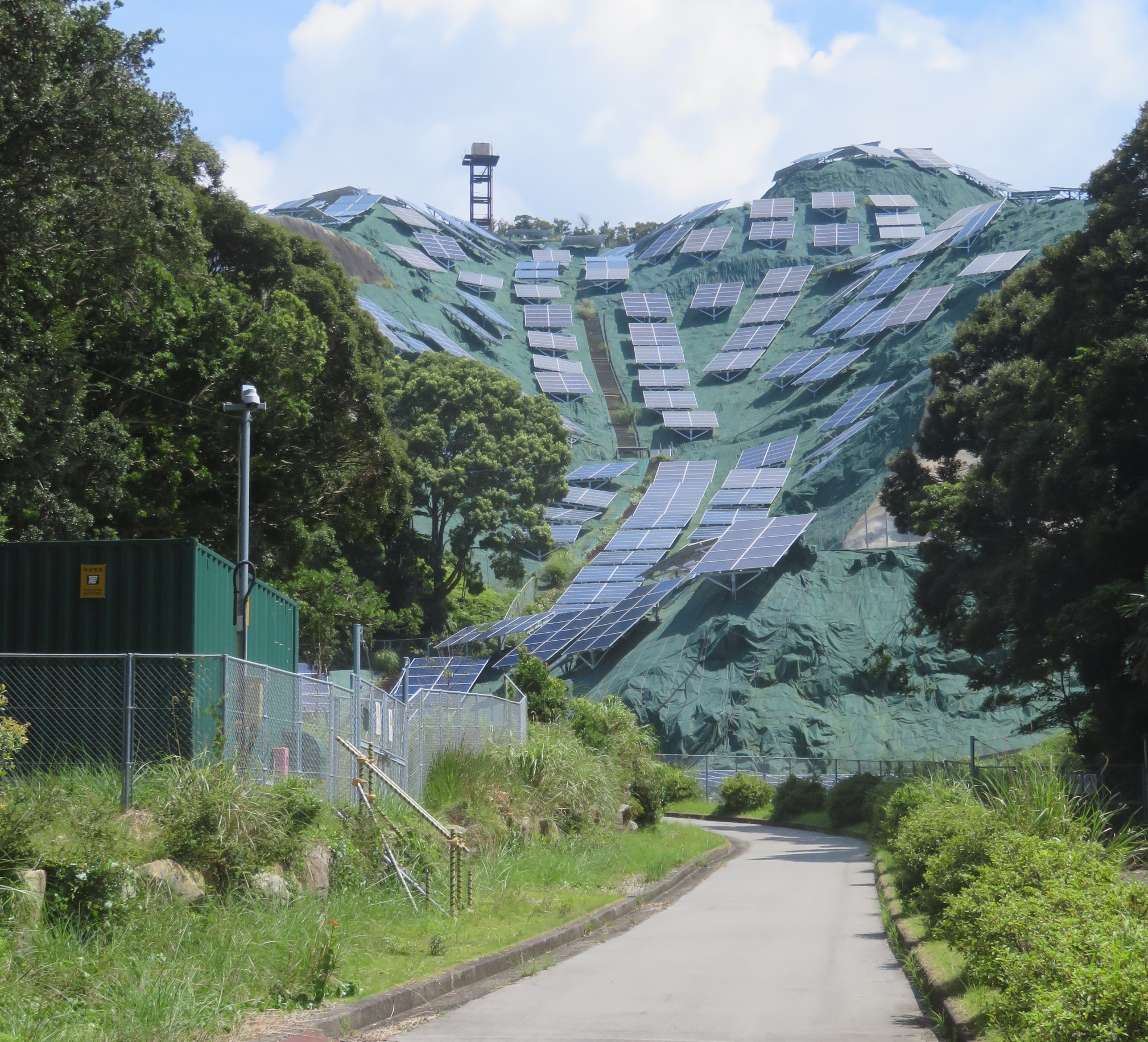 打ち船 メガソーラー登山のえぐいのを見た グーグル航空写真ではまだ存在してないから 新しいのかもしれない 和歌山県 T Co 2g1fwcnwmq Twitter