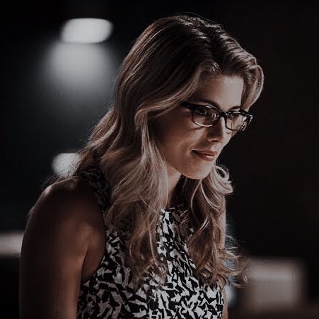 reasons why felicity smoak was bissexual; a thread