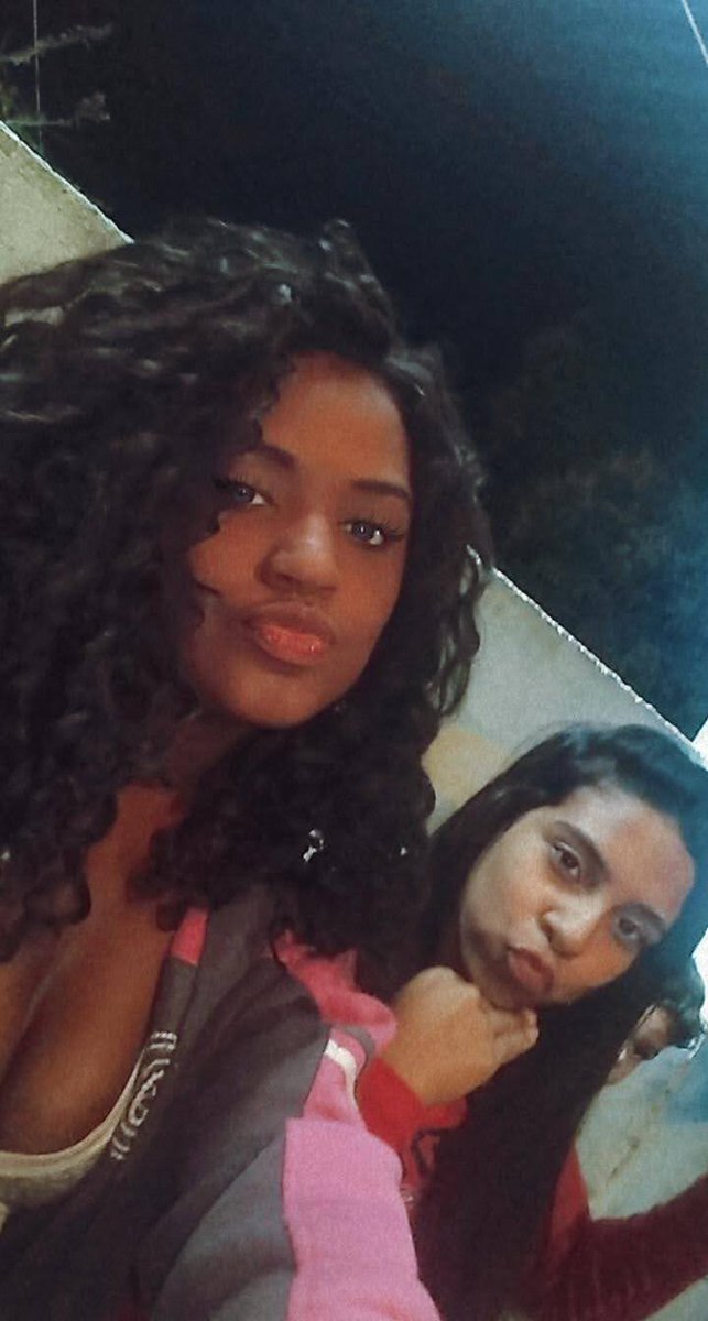 silvacris17's tweet photo. Boa noite pessoal , venho aqui em meio dessa publicão pedir oração pra minha amiga , O nome dela é Gleyce ela só tem 20 anos tem um filho lindo de 3 aninhos, eu peço por favor pra quem puder está entrando em oração por ela , ela sofreu um acidente e está em coma no hospital😭😭🙏🏽 https://t.co/EVeSuLo7lj