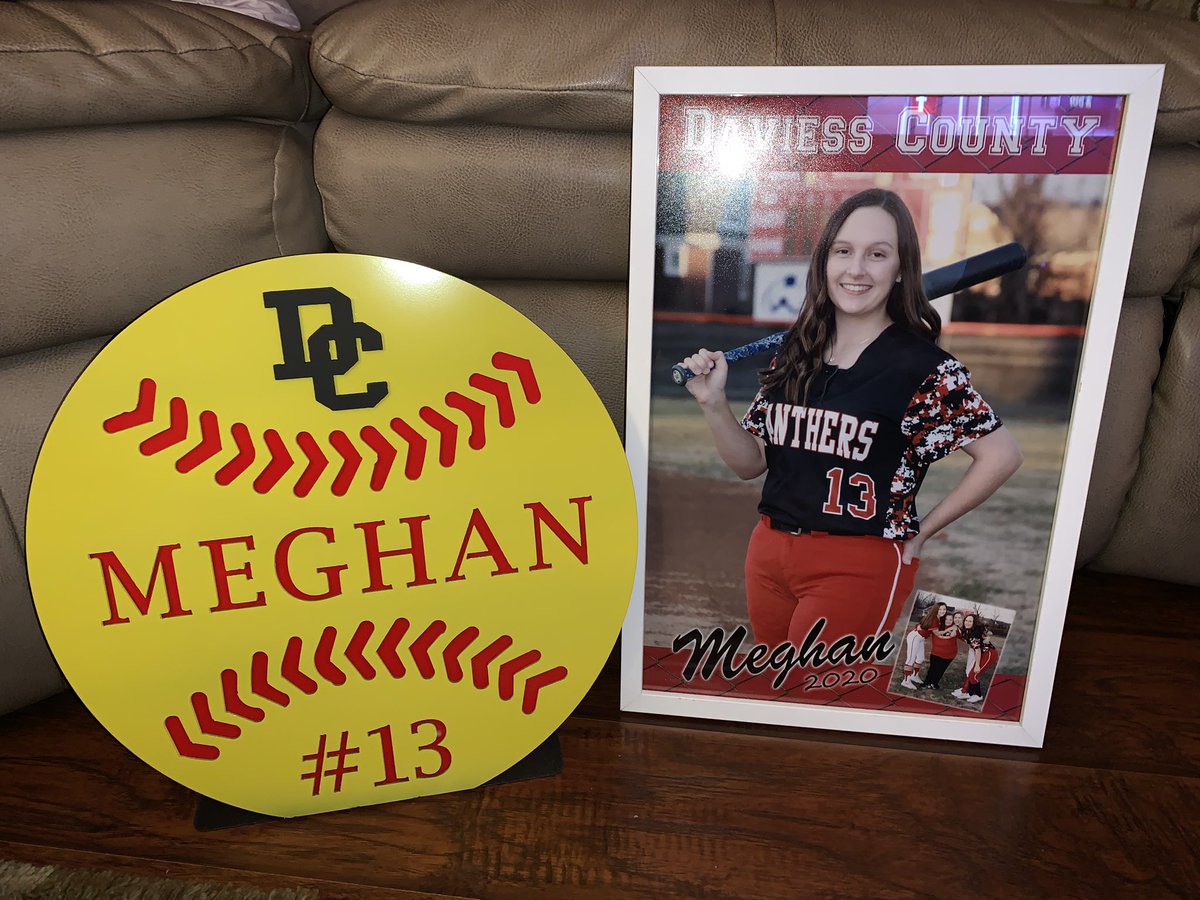meghill19's tweet photo. I couldn’t be more thankful to have such great coaches the past 6 years of my high school softball career. Thank you guys so much for this amazing gift! I love it so much!❤️ #dscb @CoachBiggs24 @CourtneyBiggs24 https://t.co/Aqq19zVmET