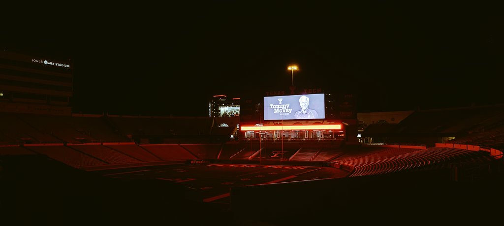 EricKellyTV's tweet photo. The scoreboard at Jones AT&amp;T lights up to remember Red Raider legend Tommy McVay. https://t.co/Y818mqDkXz