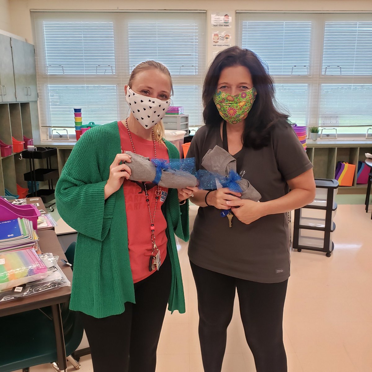 Cahillmomof6's tweet photo. Got to pass out some love to our new teachers today! Had to give them their official Champion T-shirts . Boy I love my job!  #VCS123 #VCSnewTeachers @ChampionElBears #LuckyGirl #VCSCOACH #VCSIMPACTCOACH https://t.co/PKEl9YXpUT