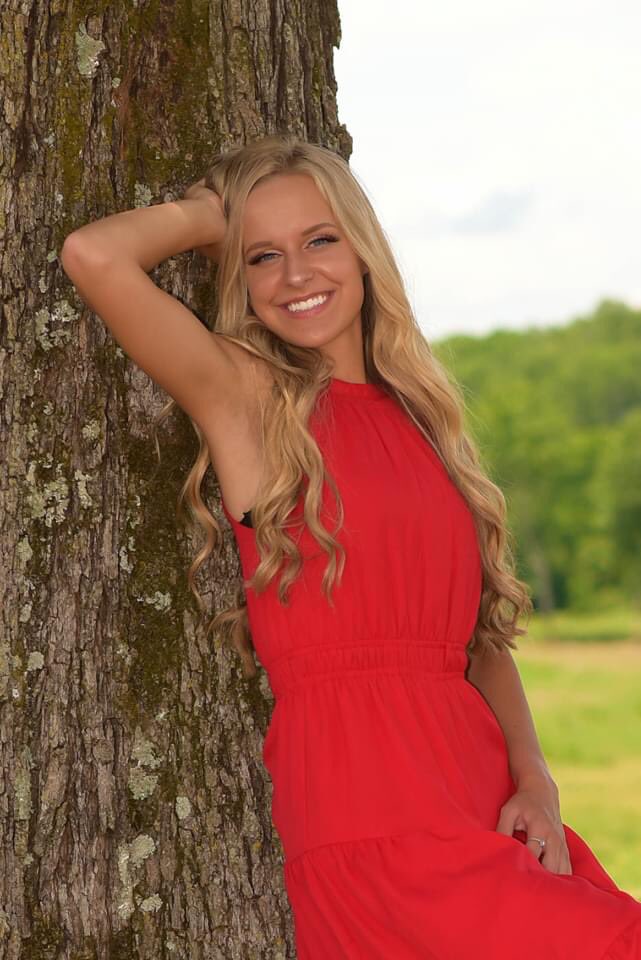 natalierosss21's tweet photo. Senior2021 I’m ready ! 🎓❤️🤍 https://t.co/QQvon4uNDL