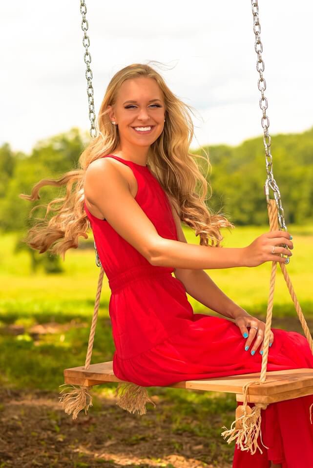 natalierosss21's tweet photo. Senior2021 I’m ready ! 🎓❤️🤍 https://t.co/QQvon4uNDL