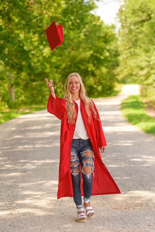 natalierosss21's tweet photo. Senior2021 I’m ready ! 🎓❤️🤍 https://t.co/QQvon4uNDL