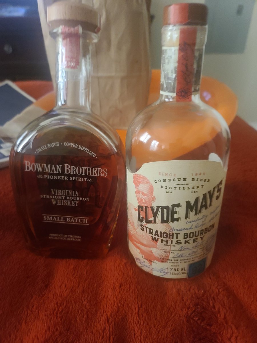 kishasimon's tweet photo. WHEN YOUR BROTHER COMES THRU AND CELEBRATE YOUR ACCOMPLISHMENTS YESSS OMG YESSS https://t.co/JCbLvt4yvS