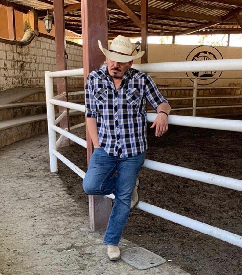 JMFCOLOMBIA1's tweet photo. #Repost @JoseManFigueroa with @make_repost
・・・
Puedes sacar al ranchero del campo, pero no le puedes sacar el amor que le tiene al campo el ranchero ...... ✌🏼😉 chingao !! #sinfiltros #asinomas #sinposes https://t.co/njkbnq7sba