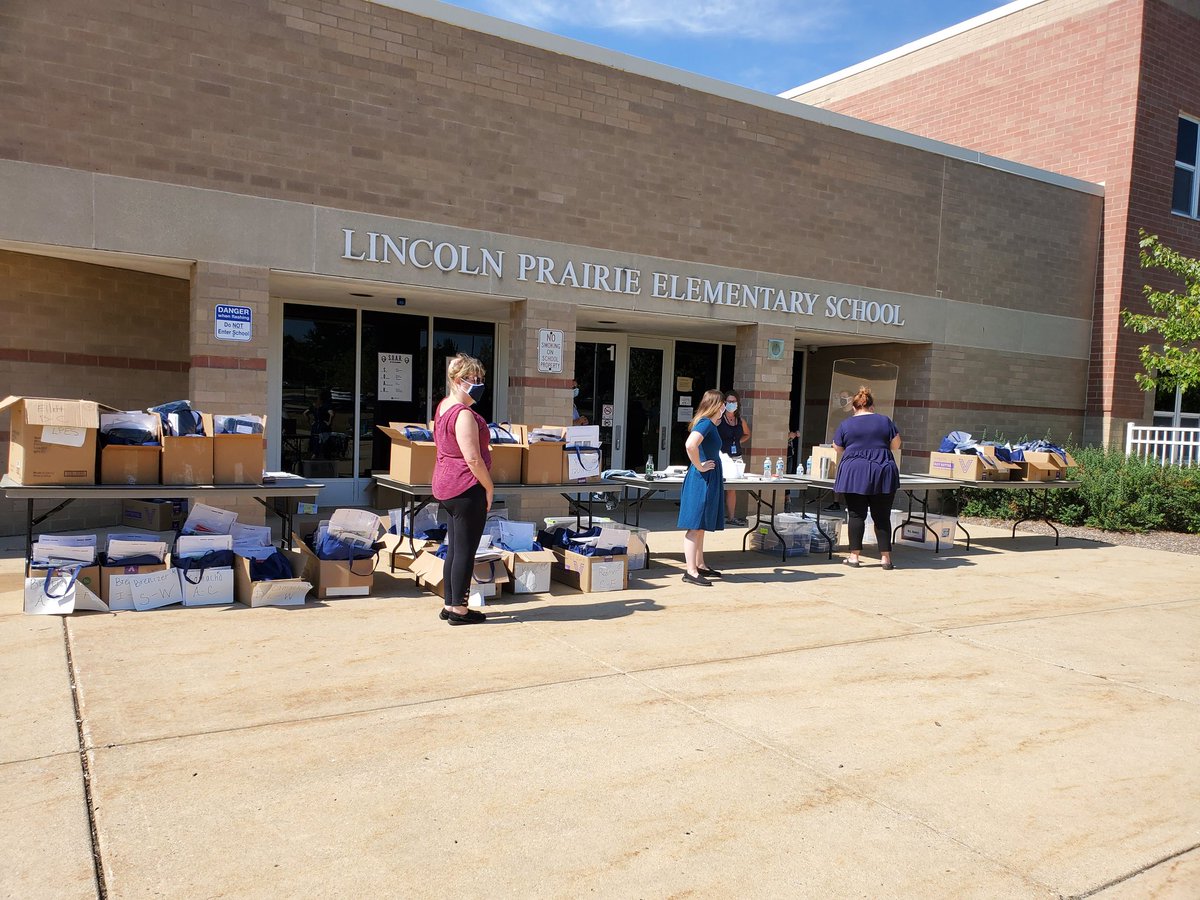 NikiBurkey's tweet photo. Day 1 of Supply Pick Up Complete @LPESHawks! Best parent comment of the day - "You have Portillos beat". So proud of our building for making this a parent and student friendly experience! #LPSTRONG #LPESPROUD https://t.co/kP7sjvQsOt