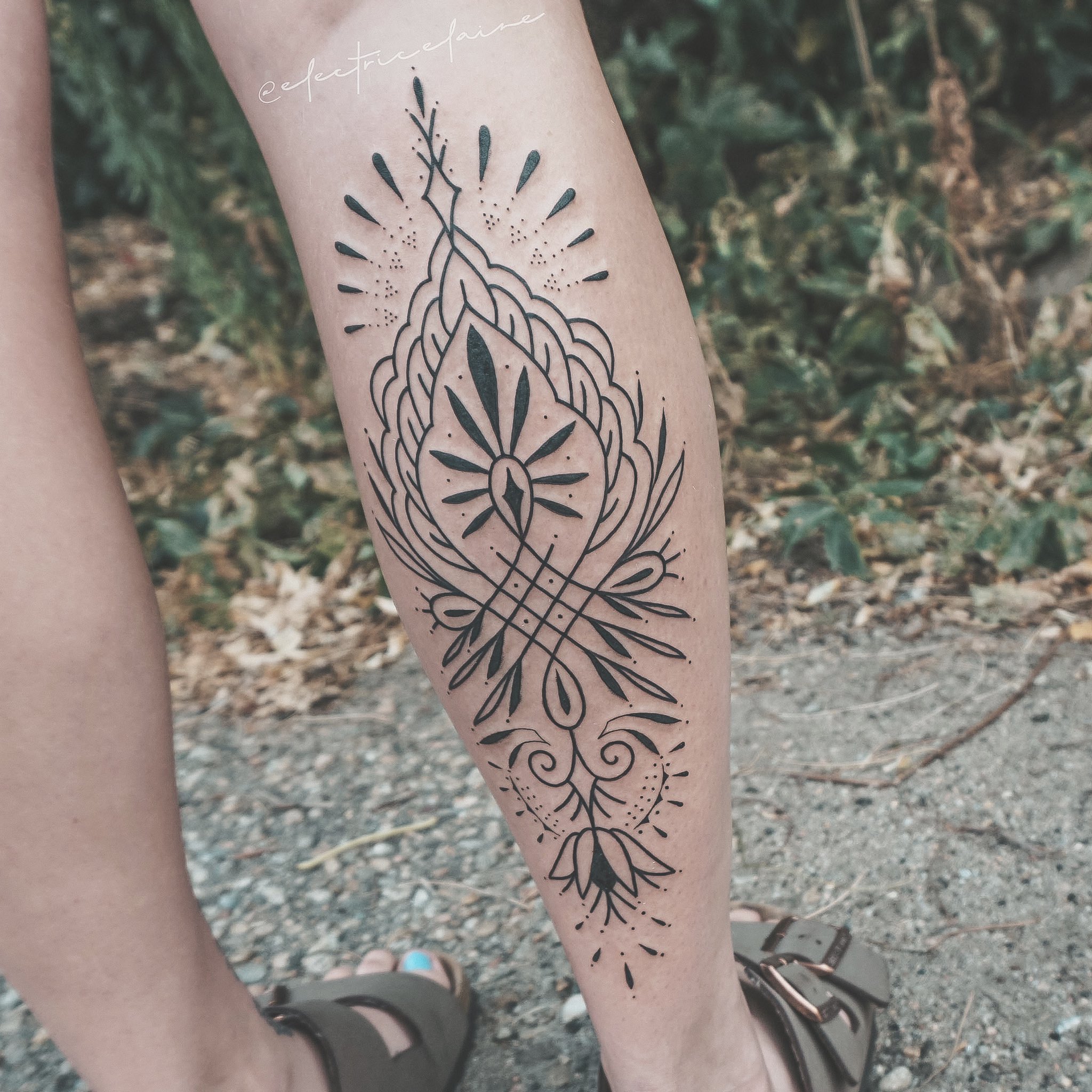 Electric Elaine on Twitter: "Ornamental calf tattoo #calftattoo  #blackworktattoo #blackworkerssubmission #dynamicink #dankubin  #dankubinrotary #ornamentaltattoo #ornamental #dotworktattoo  #lineworktattoo https://t.co/wNx3UoKnbM" / Twitter