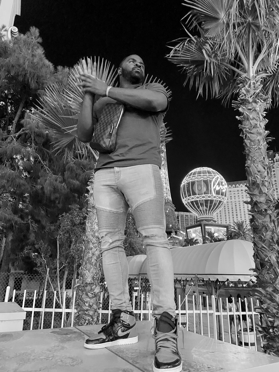 WhydeycallUPapi's tweet image. That broke shit made me sick🤮big appetite with a weak stomach
Ain't had nowhere to go, nigga, I was lost in them streets runnin' 🏃 And I hit Rodeo just to get stylish, ran through 3 hundred 🚀 Just happy I did it, nigga, nobody ever gave me nothin🤲🏾💎 #TrapScholar #llrm