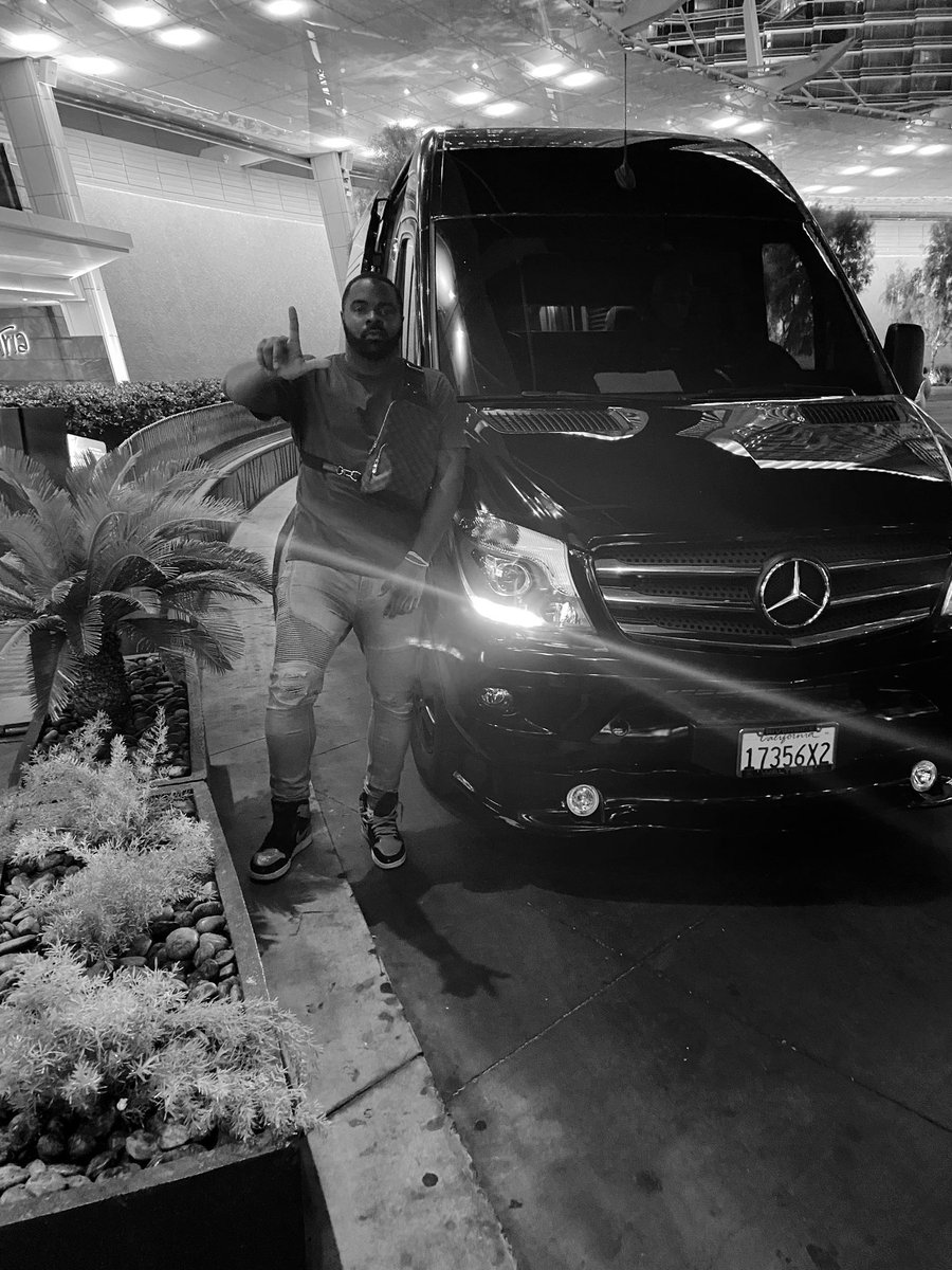 WhydeycallUPapi's tweet image. That broke shit made me sick🤮big appetite with a weak stomach
Ain't had nowhere to go, nigga, I was lost in them streets runnin' 🏃 And I hit Rodeo just to get stylish, ran through 3 hundred 🚀 Just happy I did it, nigga, nobody ever gave me nothin🤲🏾💎 #TrapScholar #llrm