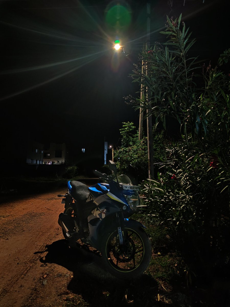 that_bigg_guy's tweet photo. Spent around 5 lovely years with this guy, he never disappointed me, I never regretted for choosing him💙
✨Highspeed stability
✨Grunt in every RPM
✨relaxed seating posture helps for touring
✨Best beginner bike
#Suzuki #suzukigixxer #Gixxer #gixxer155cc https://t.co/hhfYAtgyn6