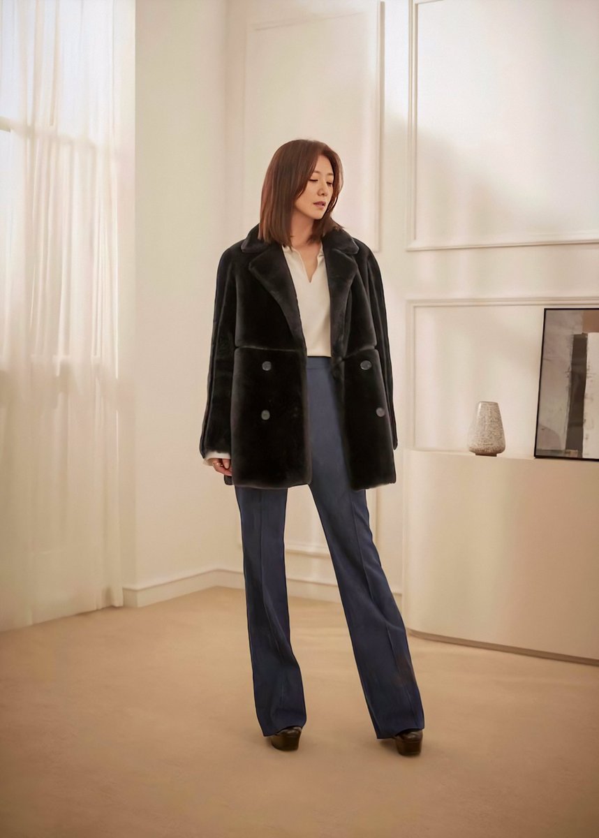 heyoitsqueen's tweet photo. More pictures of Kim Hee-Ae on VW Vera Wang brand F/W season from 오쇼핑💕 Aww! I can't resist the beauty and charm!😍🥰

#KimHeeAe #VeraWang #1stLookMagazine #FWSeason2020 #MakeYourVeraStyleWith김희애 #CJMall https://t.co/uU3Sd0WFOU