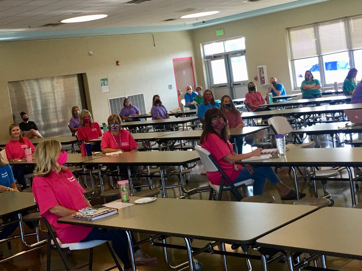 mapeducate's tweet photo. SocialDistancing, Safety &amp; Smiles @bigsandyelem https://t.co/xlABpo3cdH