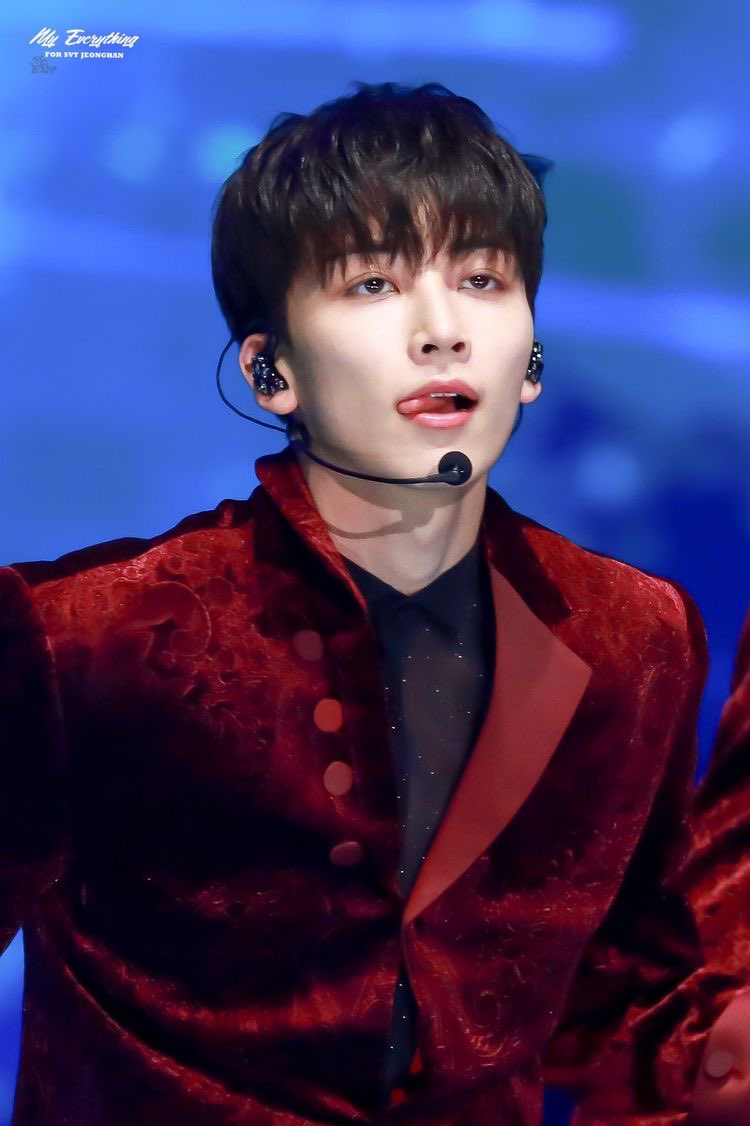 jeonghandiary's tweet photo. hair down                           hair up

wait a minute —— https://t.co/mW2Rf9TSsP