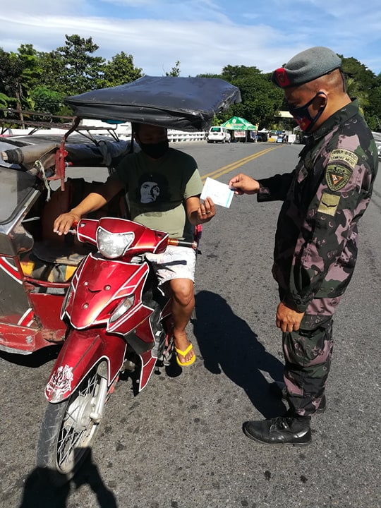 1stPMFCTARLAC's tweet photo. Public Awareness “Distribution of Flyers”
COVID-19, ELCAC &amp; KKDAT RELATED ACTIVITY

#WeHealAsOne
#NTF- ELCAC
#PNPKakampiMo
#TeamPNP
#RelentlessOutstandingService
#PRO3Kakampimo
#WeServeAndProtect
#SerbisyongMulaSaPusoNgPRO3 https://t.co/np3ecWfCja