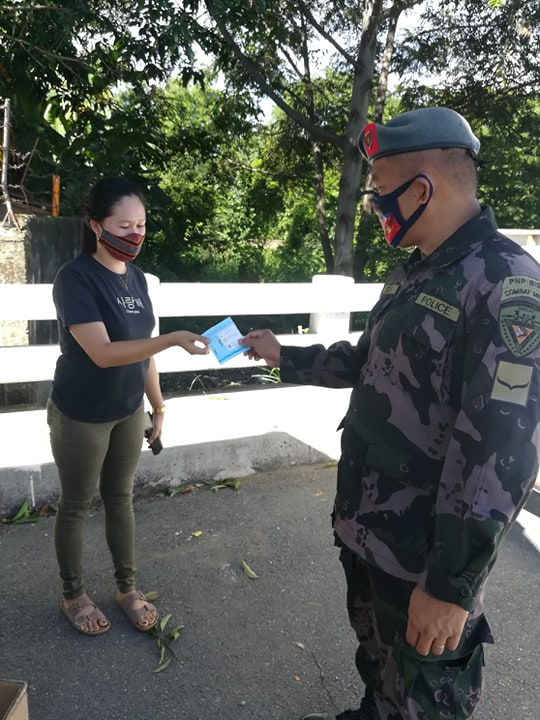 1stPMFCTARLAC's tweet photo. Public Awareness “Distribution of Flyers”
COVID-19, ELCAC &amp; KKDAT RELATED ACTIVITY

#WeHealAsOne
#NTF- ELCAC
#PNPKakampiMo
#TeamPNP
#RelentlessOutstandingService
#PRO3Kakampimo
#WeServeAndProtect
#SerbisyongMulaSaPusoNgPRO3 https://t.co/np3ecWfCja
